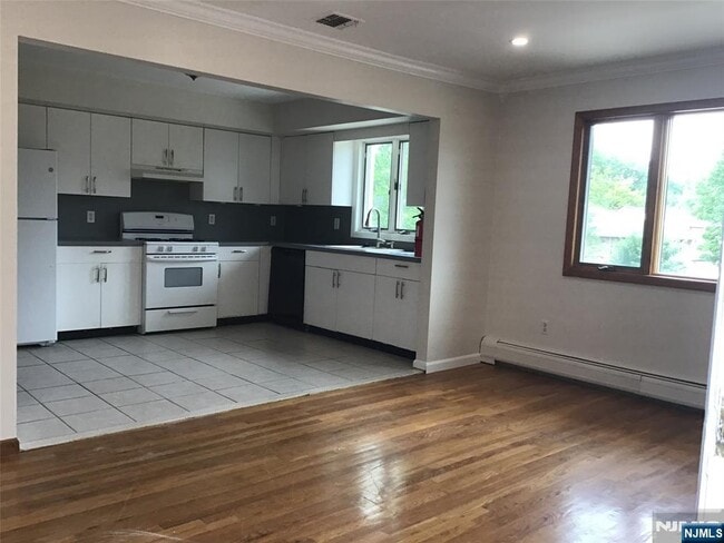Photo - 411 Chestnut St