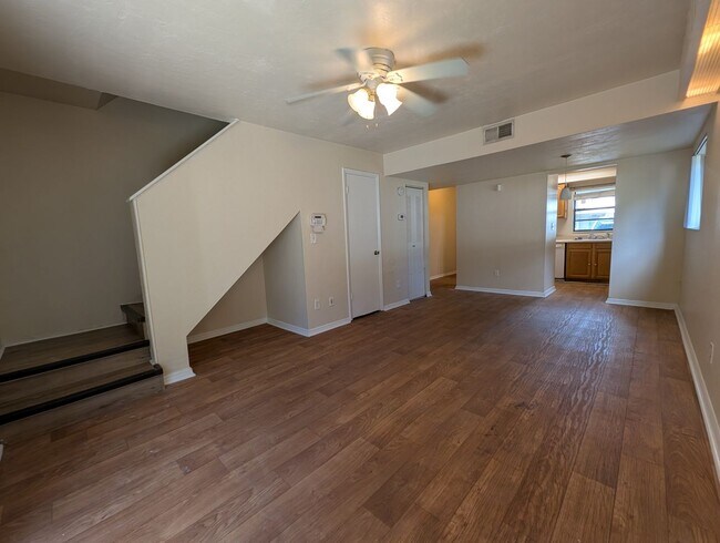 Photo - $1100 - 2 Bed/1½ Bath Townhouse - Mossy Oa...