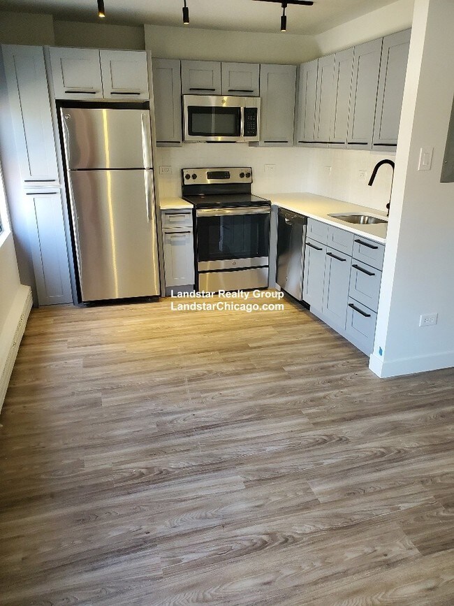 Photo - 5815 N Sheridan Rd