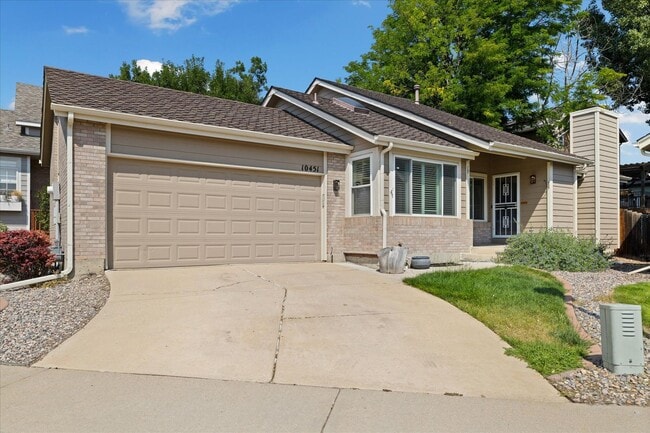 Building Photo - Amazing 4 bedroom, 3 bath home right by St...