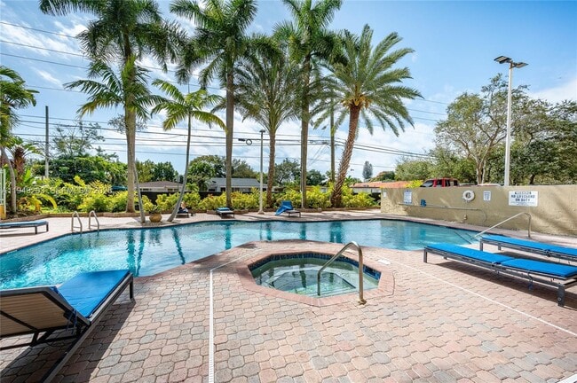 Building Photo - 3500 Coral Wy Unit 414