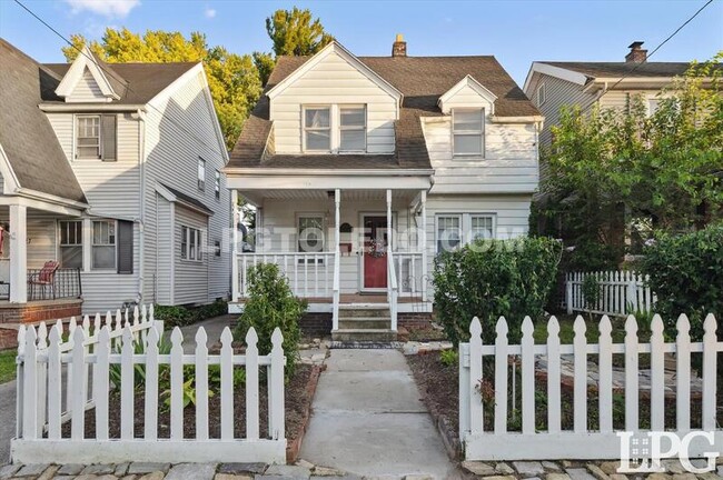Building Photo - 2029 Berdan Ave Rental
