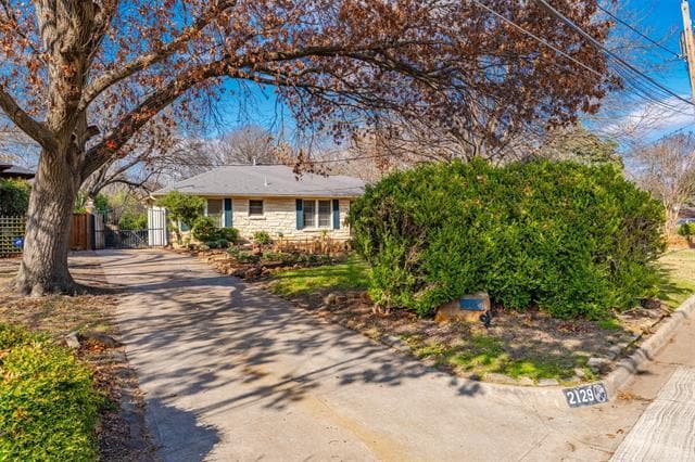 Photo - 2129 Elmwood Blvd