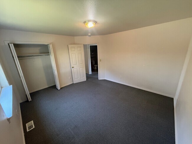 Photo - 913 Cardinal Dr