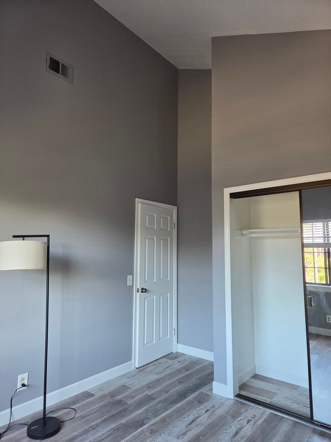 Photo - 2721 Ivanhoe Ave