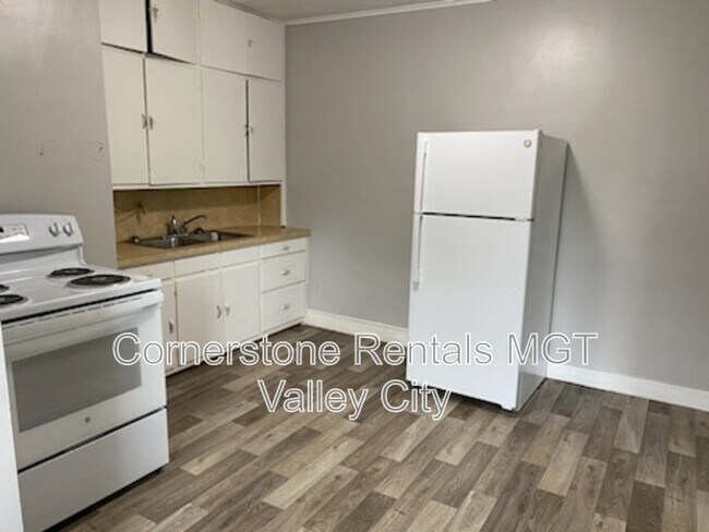 Photo - 208 5th Ave SW
