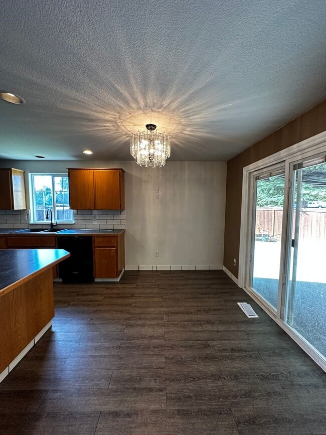 Photo - Gorgeous 4 Bedroom 2.5 Bath Single Family ...