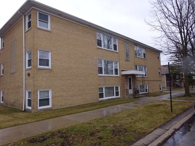 Building Photo - 5857 W Montrose Ave Unit GN