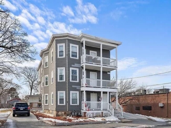 Building Photo - 11 Taylor Ave Unit 2