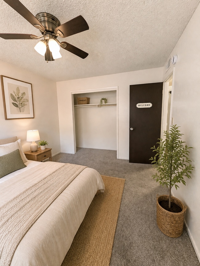 Photo - 1640-1716 N Brooks Ave Unit Advertising