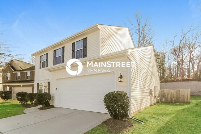 Photo - 3 Bedroom Pet-Friendly Home in Charlotte, NC with Main Street Renewal