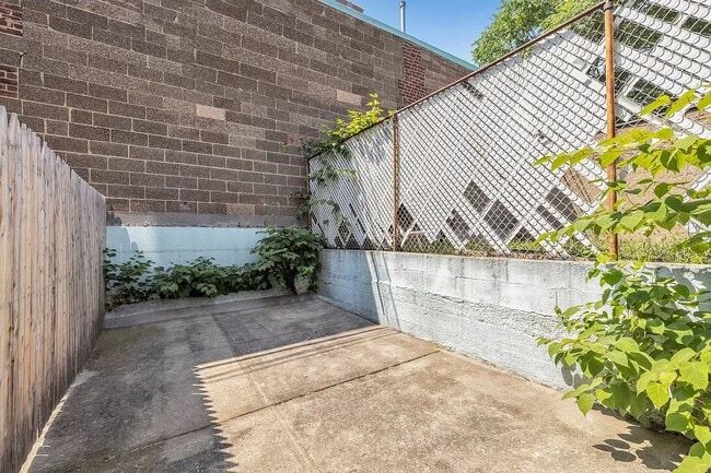 34-44-44 32nd St  