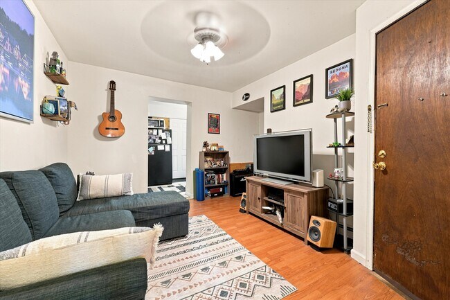 Photo - 620 Catharine St Unit 1