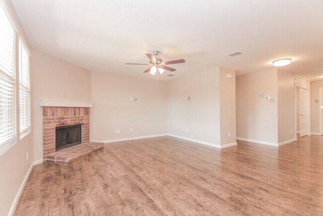 Photo - 1304 Cyprus Dr