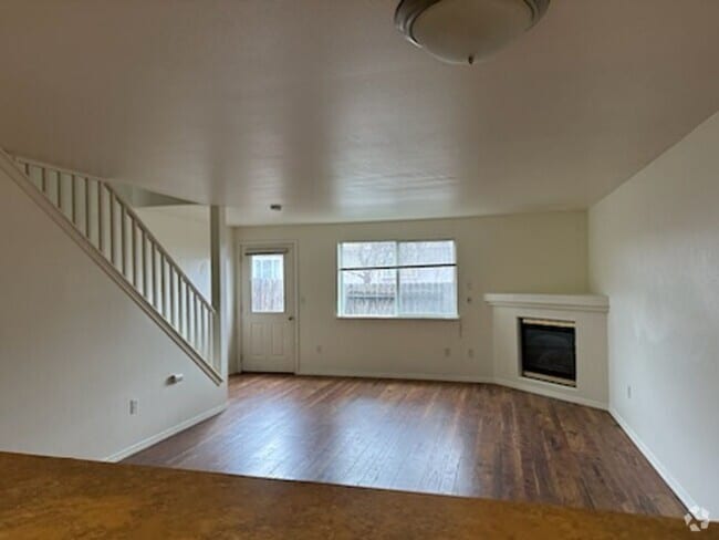 Building Photo - 528 NE Negus Loop Rental