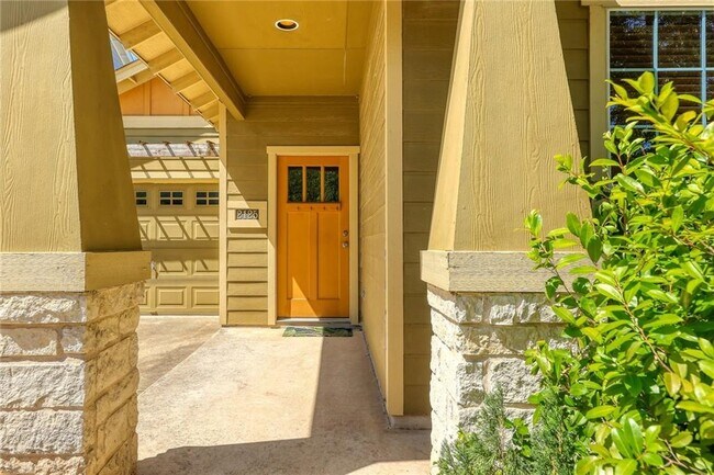 Photo - 2125 Amur Dr