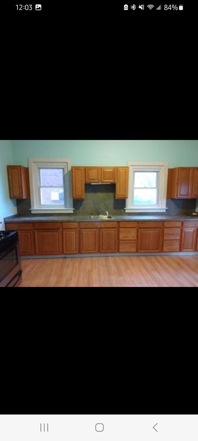 Kitchen - 417 W Walnut St Unit B