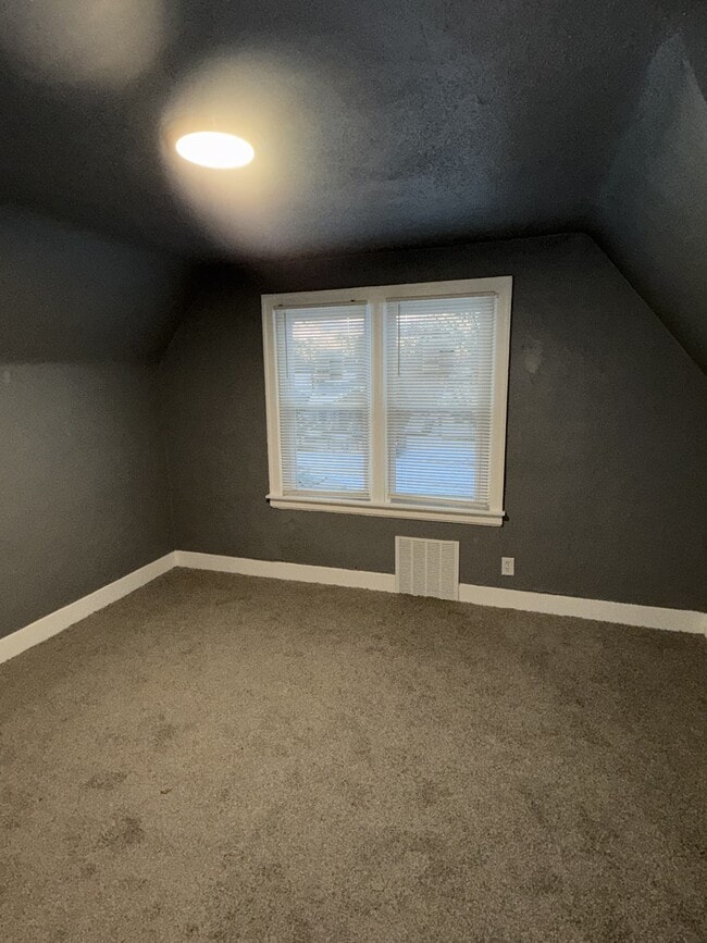 Photo - 18882 Marx St