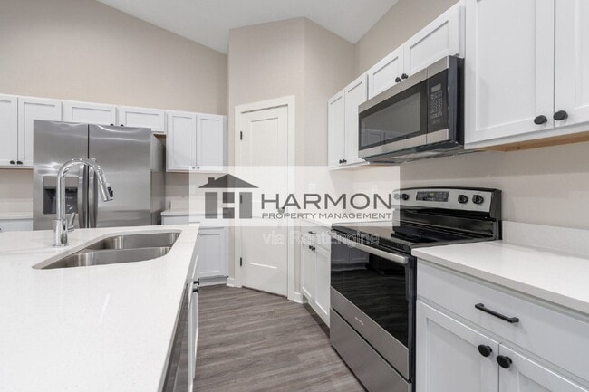 Photo - 3306 W 9th St N