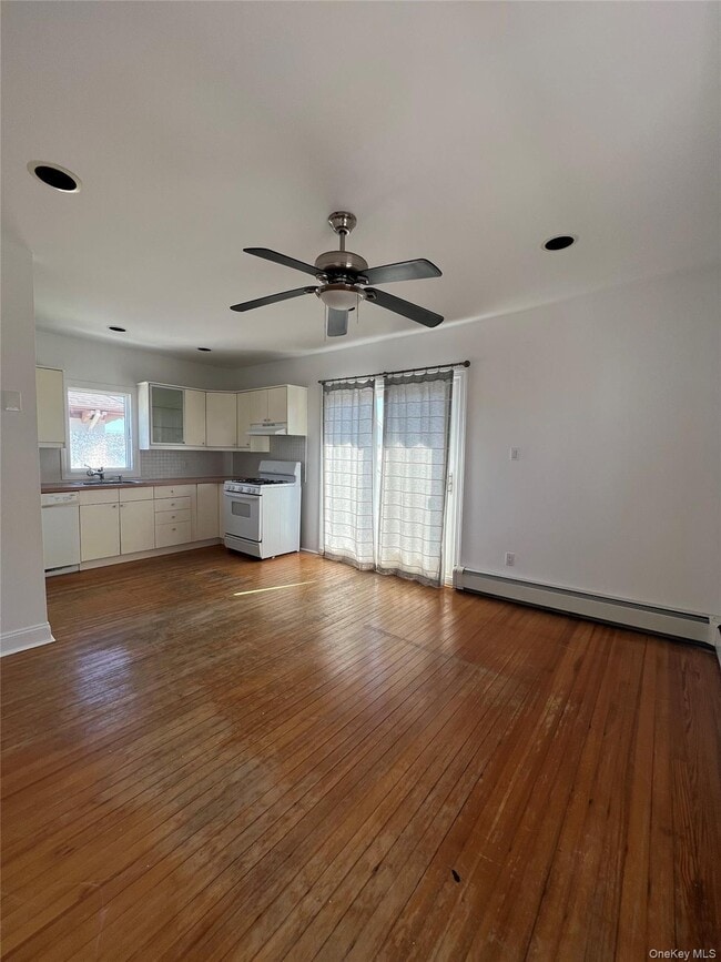 Photo - 445 W Walnut St Unit Upper