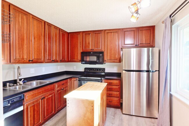 Building Photo - Spacious 3-Bedroom Condo with Finished Basement & Private Fenced Yard!