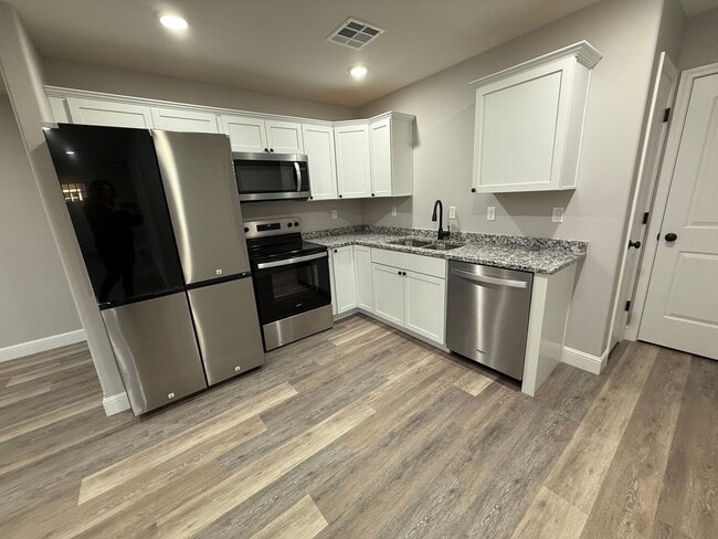 Photo - BRAND NEW BUILD: 3 BEDROOM/ 2 BATHROOM HOUSE IN CARTERVILLE MO WITH 2 CAR GARAGE!!!