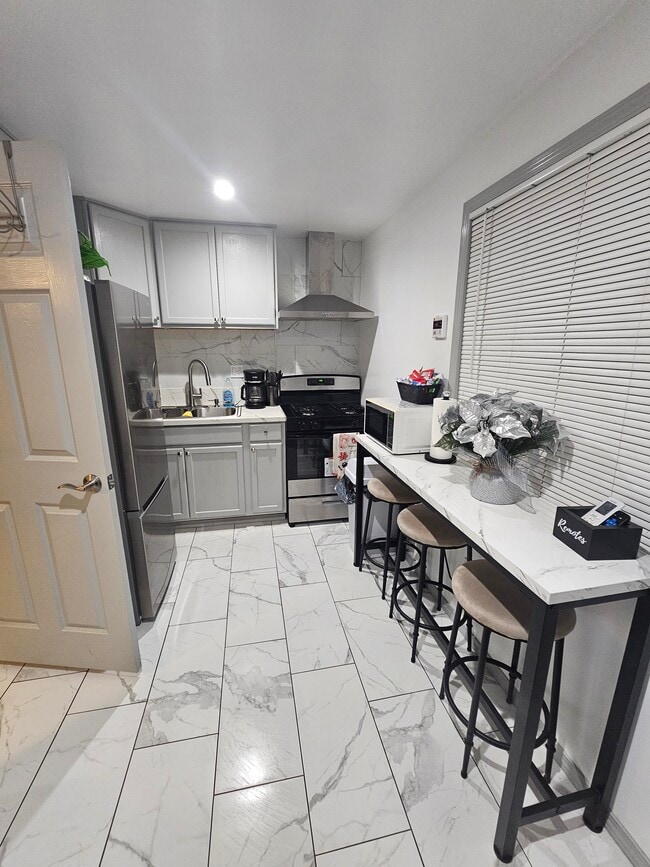 Building Photo - 124 E 135th St