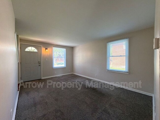 Photo - 5447 Benton St