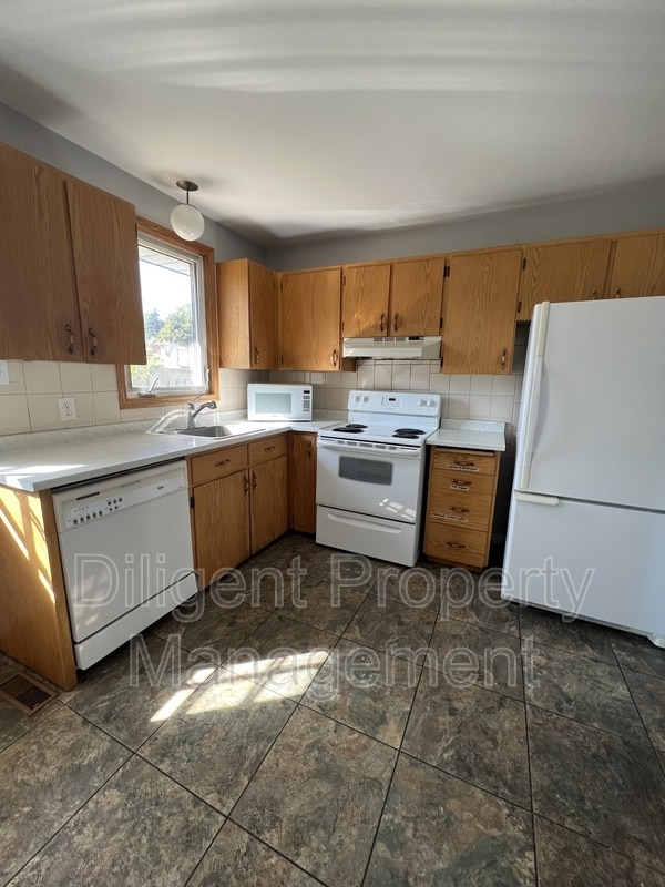 Photo - 2148 Springwood Rd