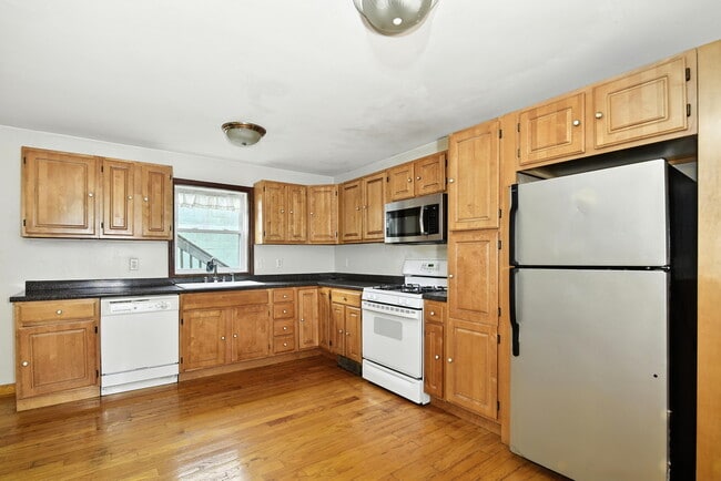 Building Photo - 12 Fenton St Unit 2 Rental
