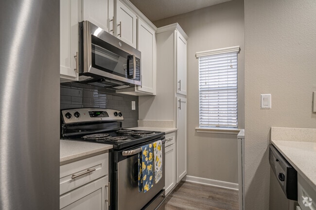 2HAB, 2BA - 1,025 ft² - The Phoenician