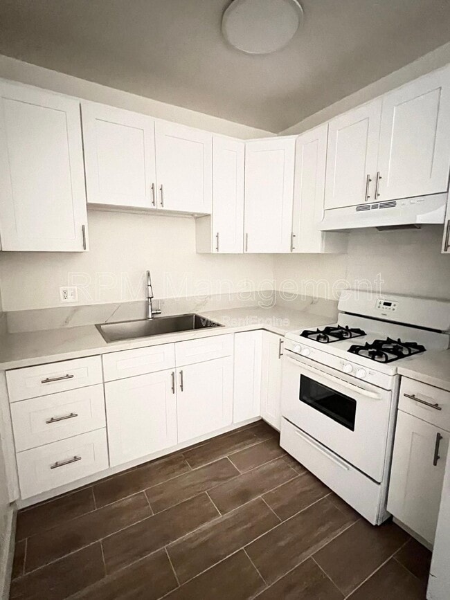 Photo - 619 Normandie Ave Unit 3