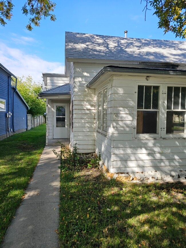 Photo - 319 Harris Ave S
