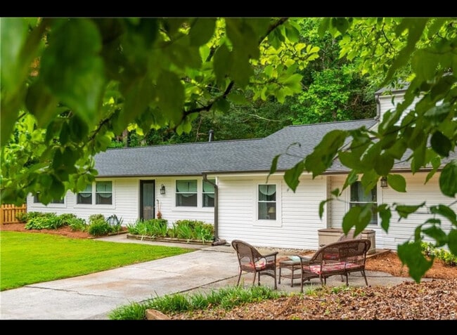 Photo - 3785 Somerset Dr SW