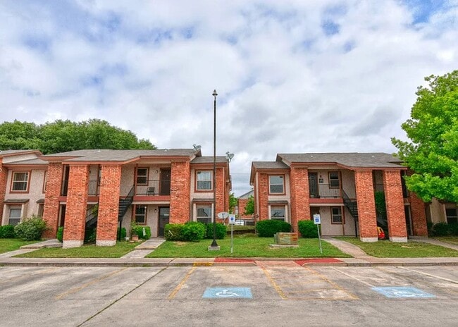 Building Photo - 1906 S College Ave Rental