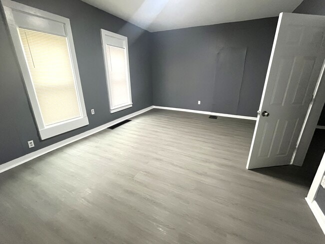 Photo - 909 W 17th St