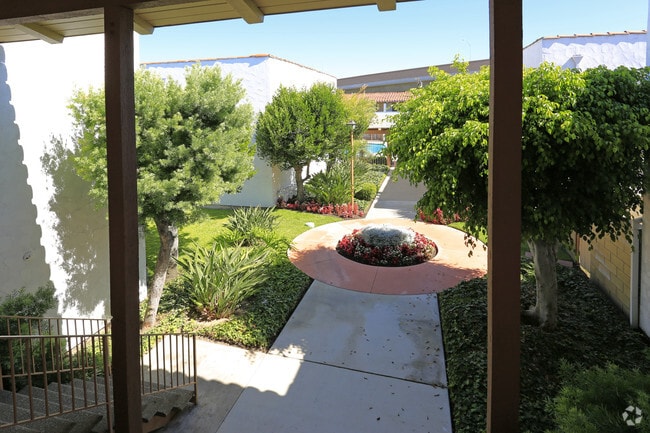 Las Casas Apartments