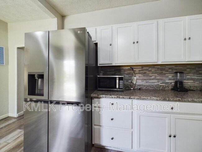 Photo - 187 W Long St