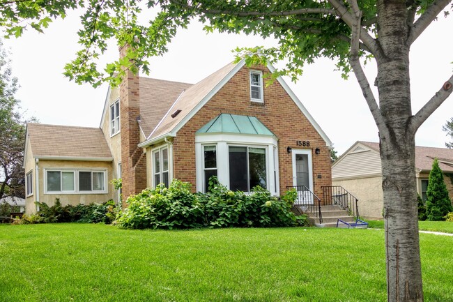 Building Photo - 1588 Hillcrest Ave