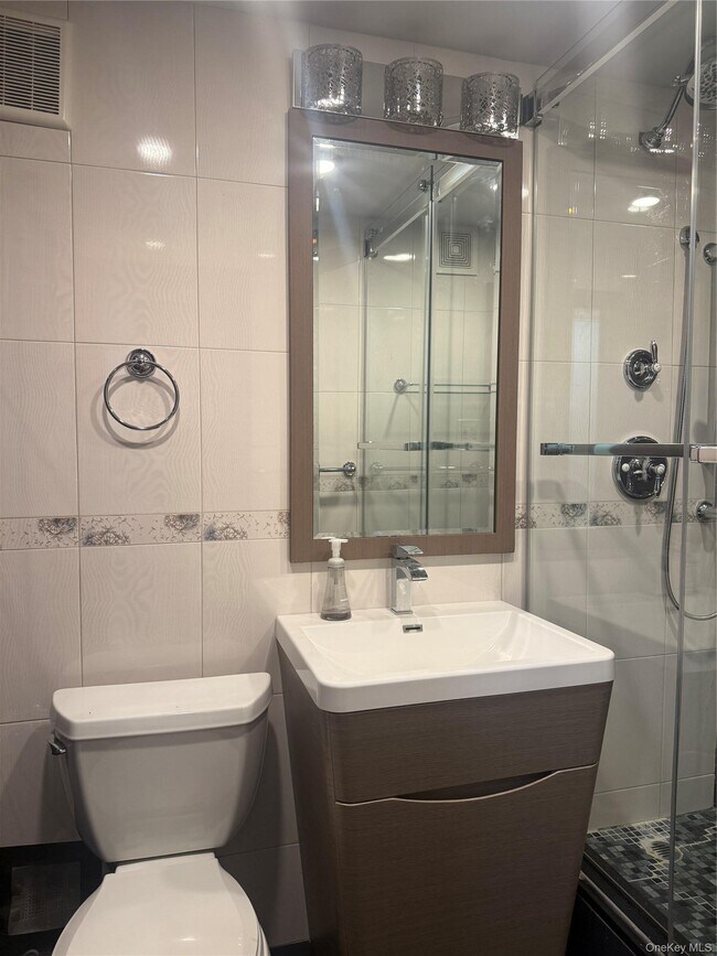 Photo - 61-20 Grand Central Pkwy Unit Bb706