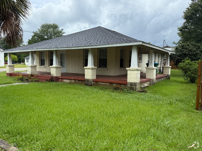 Building Photo - 2105 Wilkerson St Rental