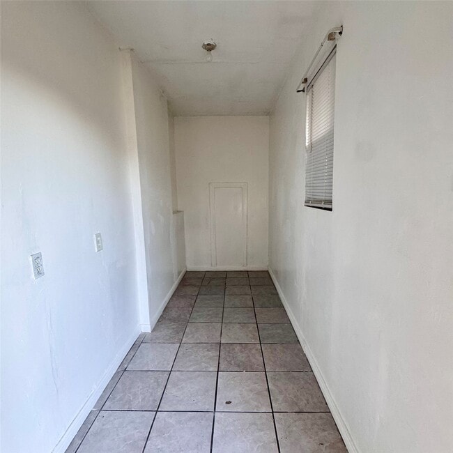 Photo - 416 Casey St