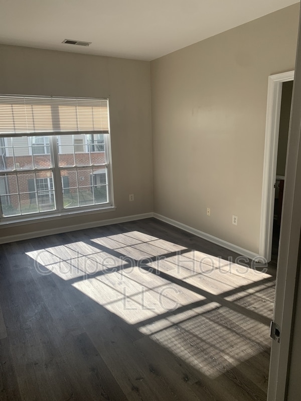 Photo - 4860 Eisenhower Ave