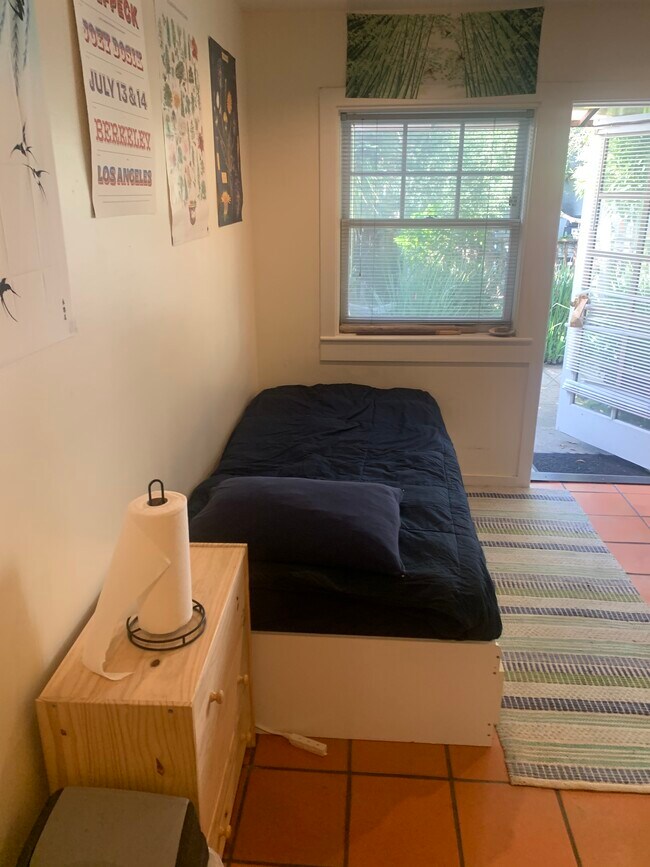 Photo - 1229 Oxford St Unit studio