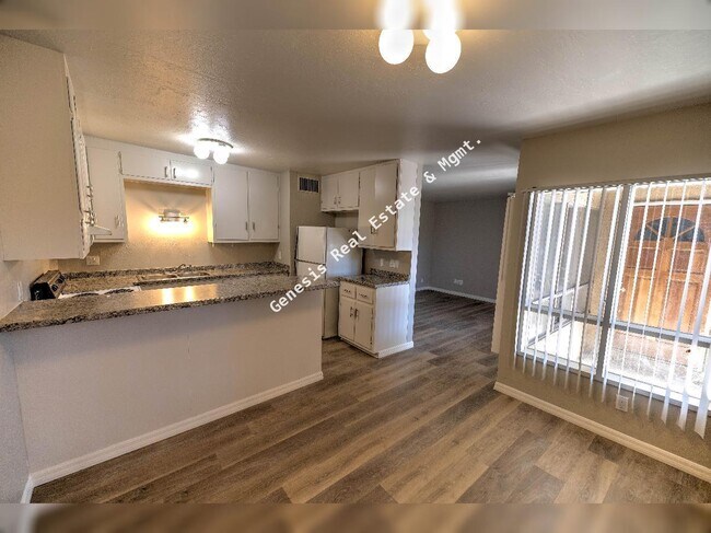 Photo - 3211 E Edison St