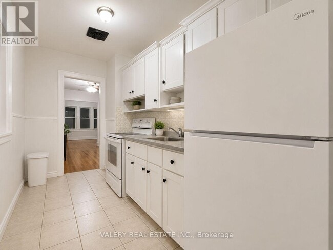 Photo - 1093 Howard Ave Unit 4