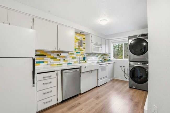 Photo - Remodeled-like new! Adorable 2 br 1 bath, great location! Water-sewer-garbage Incl