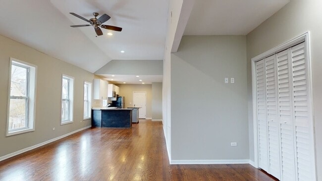 Photo - 2101 W Fletcher St Unidad 3