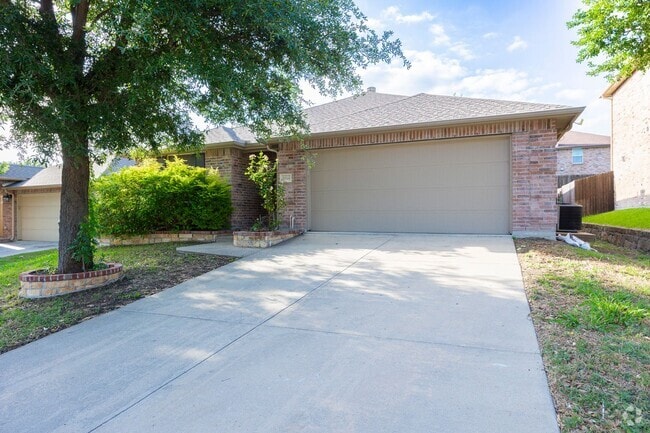 Building Photo - Great curb appeal from the mature shade tr... Rental
