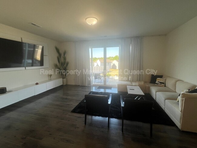 Photo - 3011 Pinehills Wy.